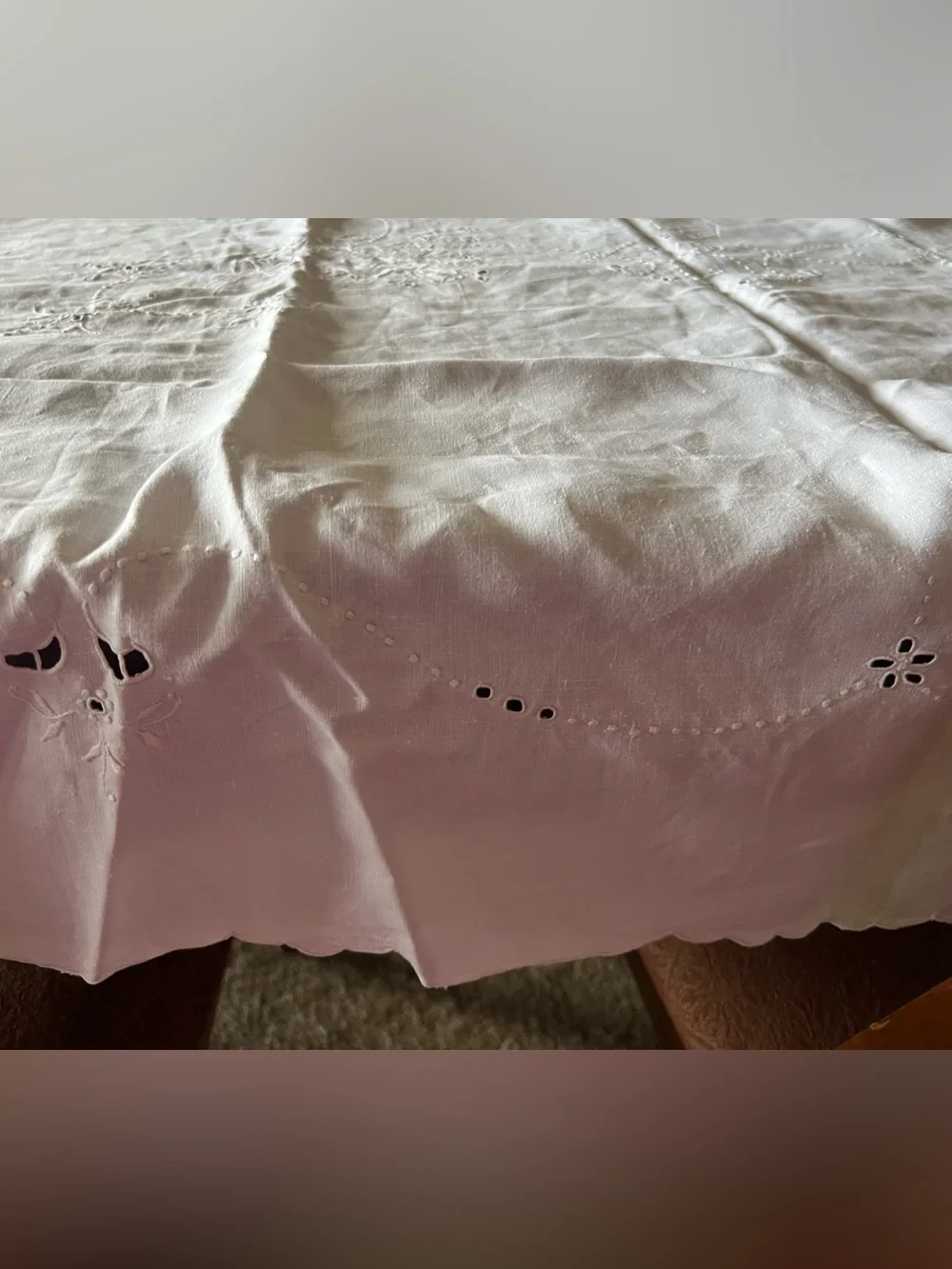 Vintage White Madeir-Style Embroidered Cutwork tablecloth 57